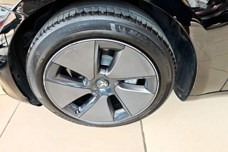 Used Tesla Model 3 2022 Rear-Wheel-Drive Version Left Front Wheel Hub