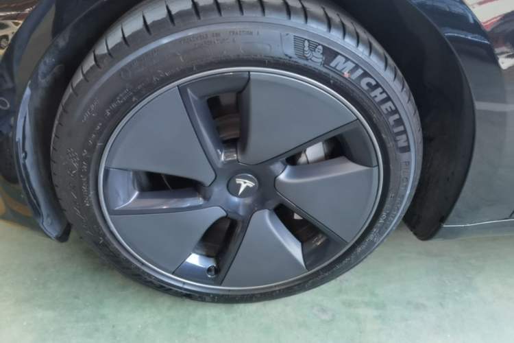 Used Tesla Model 3 2022 Rear-Wheel-Drive Version Left Front Wheel Hub