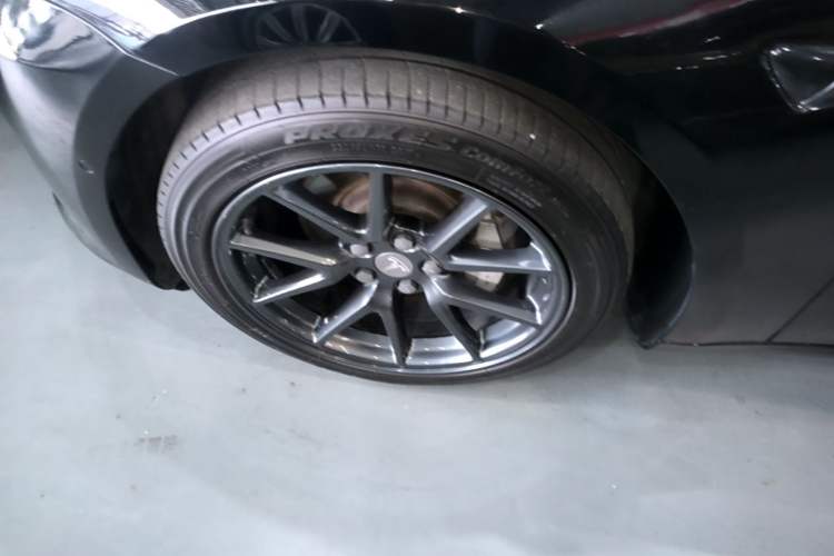 Used Tesla Model 3 2022 Rear-Wheel-Drive Version Left Front Wheel Hub