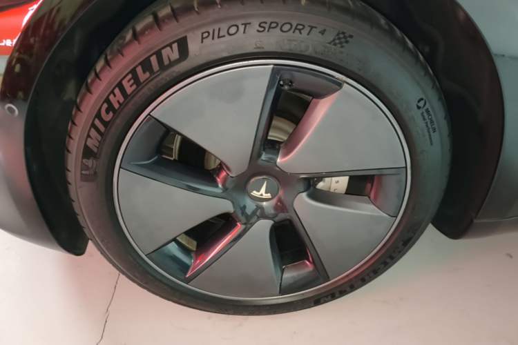 Used Tesla Model 3 2022 Rear-Wheel-Drive Version Left Front Wheel Hub