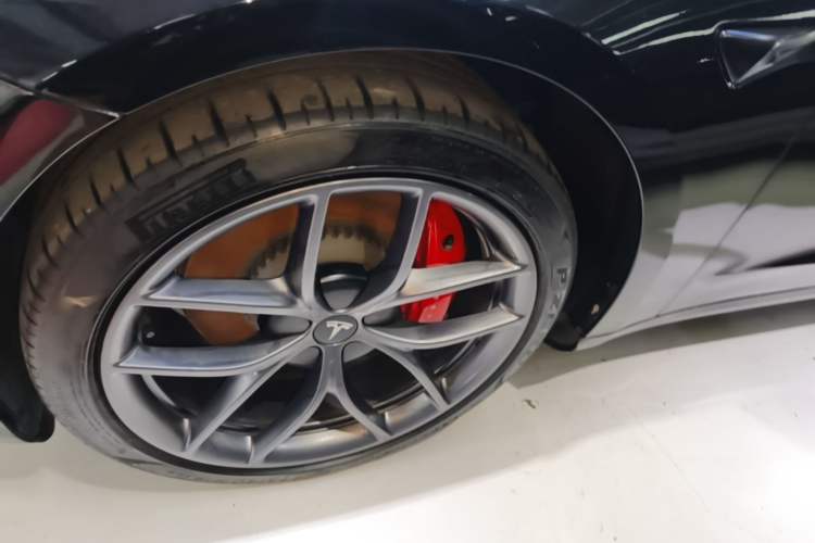 Used Tesla Model 3 2022 Performance High-Performance All-Wheel-Drive Version Left Front Wheel Hub