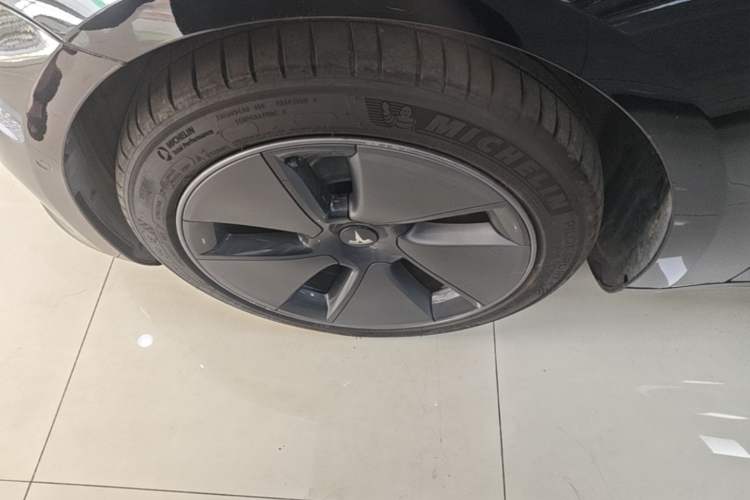 Used Tesla Model 3 2022 Rear-Wheel-Drive Version Left Front Wheel Hub