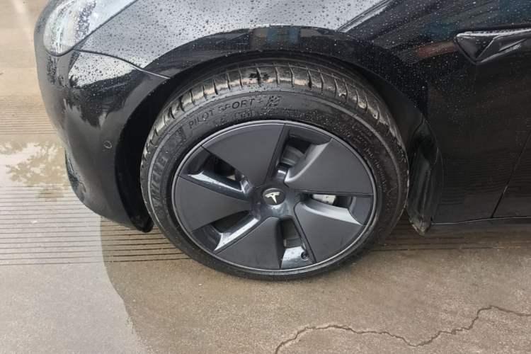 Used Tesla Model 3 2022 Rear-Wheel-Drive Version Left Front Wheel Hub