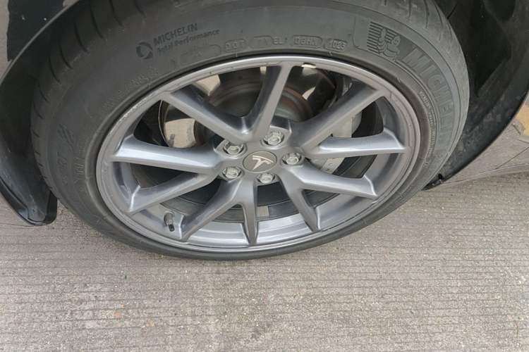 Used Tesla Model 3 2022 Rear-Wheel-Drive Version Left Front Wheel Hub