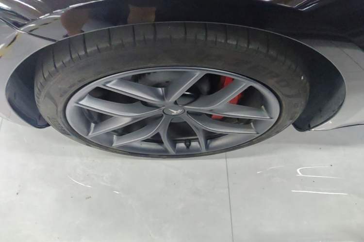 Used Tesla Model 3 2022 Performance High-Performance All-Wheel-Drive Version Left Front Wheel Hub