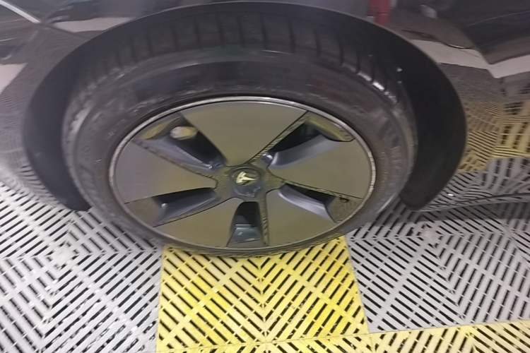 Used Tesla Model 3 2022 Rear-Wheel-Drive Version Left Front Wheel Hub
