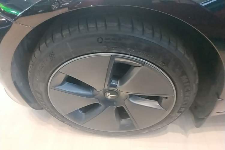 Used Tesla Model 3 2022 Rear-Wheel-Drive Version Left Front Wheel Hub