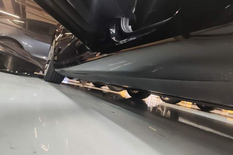 Used Tesla Model 3 2022 Performance High-Performance All-Wheel-Drive Version Left Side Sill