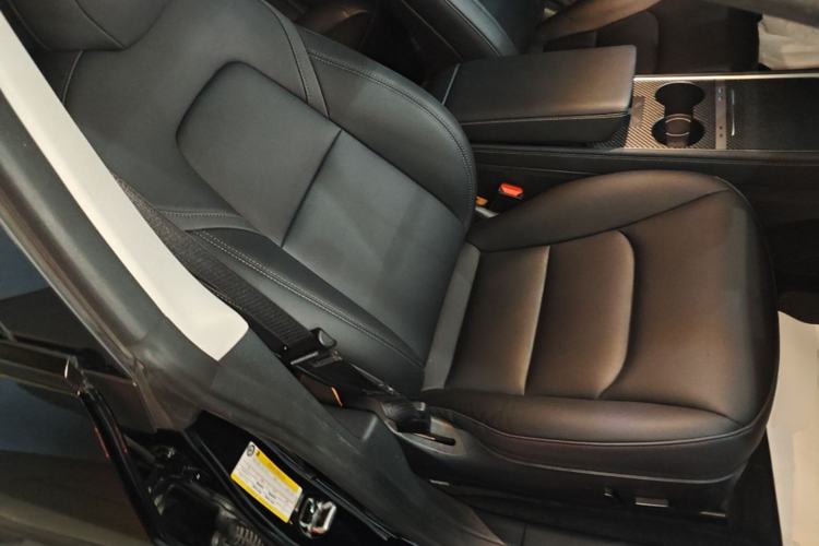 Used Tesla Model 3 2022 Rear-Wheel-Drive Version Right Front Seat