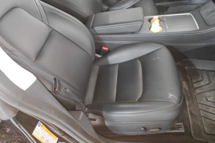 Used Tesla Model 3 2022 Rear-Wheel-Drive Version Right Front Seat