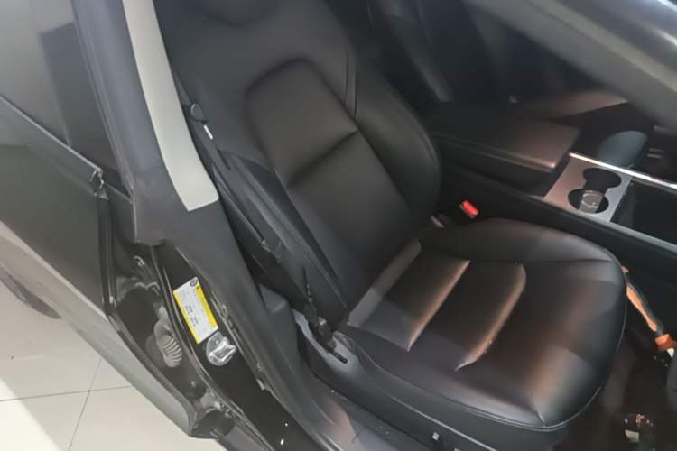 Used Tesla Model 3 2022 Rear-Wheel-Drive Version Right Front Seat