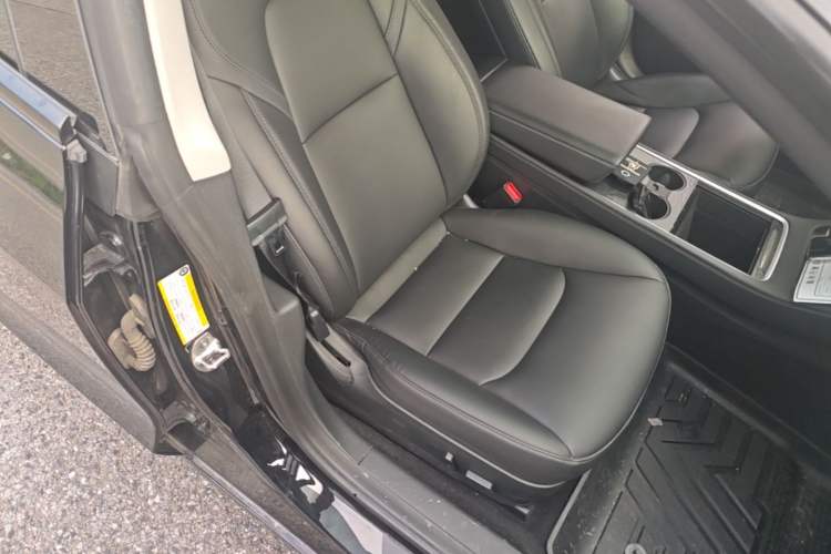 Used Tesla Model 3 2022 Rear-Wheel-Drive Version Right Front Seat