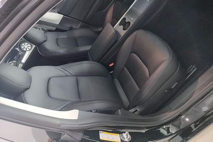Used Tesla Model 3 2022 Rear-Wheel-Drive Version Right Front Seat