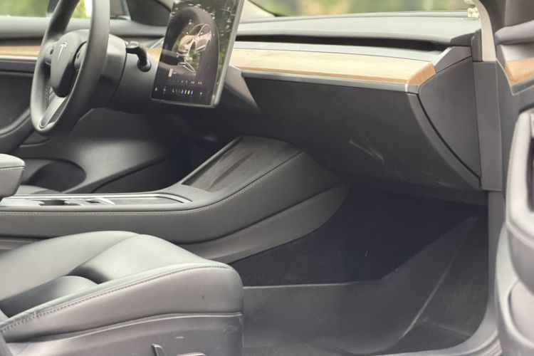 Used Tesla Model 3 2022 Rear-Wheel-Drive Version Right Front Seat