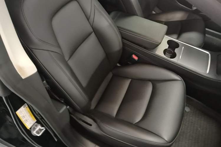 Used Tesla Model 3 2022 Rear-Wheel-Drive Version Right Front Seat
