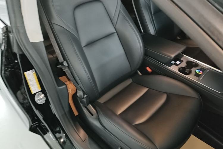 Used Tesla Model 3 2022 Rear-Wheel-Drive Version Right Front Seat