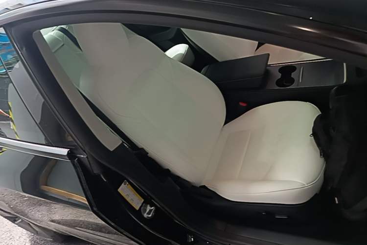 Used Tesla Model 3 2022 Rear-Wheel-Drive Version Right Front Seat