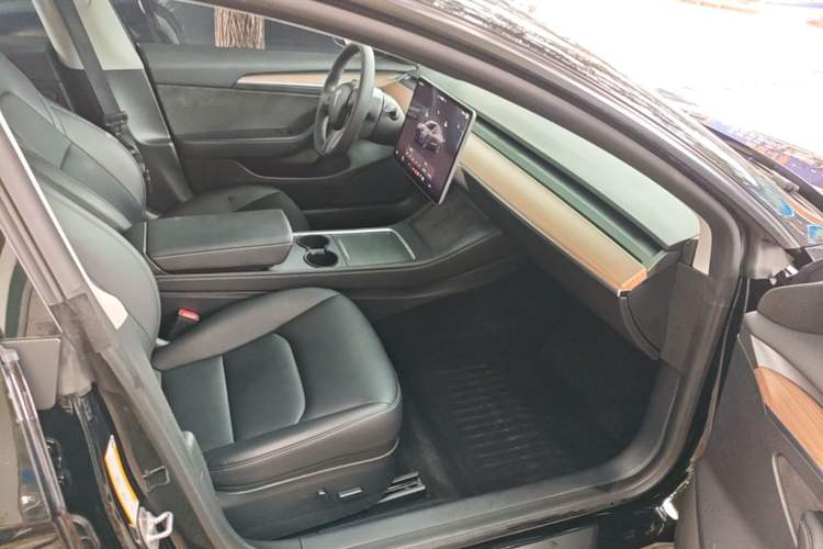 Used Tesla Model 3 2022 Rear-Wheel-Drive Version Right Front Seat