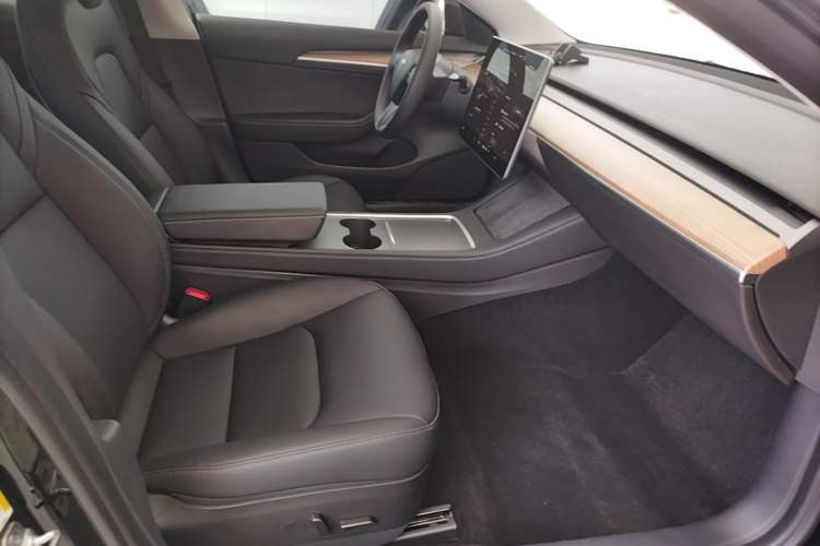 Used Tesla Model 3 2022 Rear-Wheel-Drive Version Right Front Seat