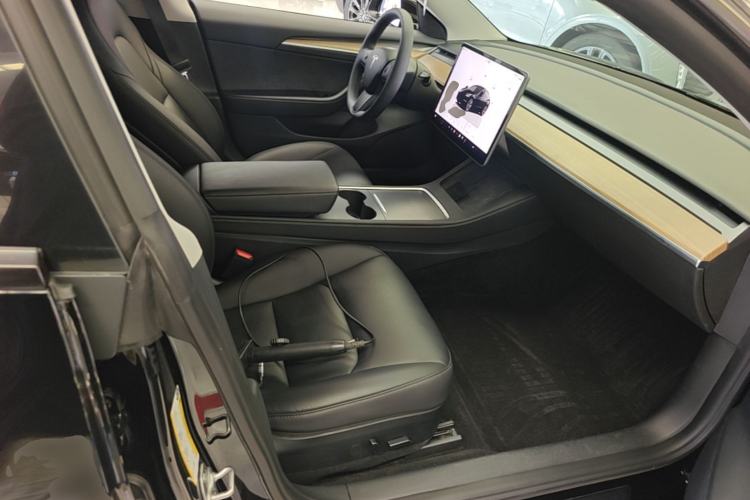 Used Tesla Model 3 2022 Rear-Wheel-Drive Version Right Front Seat