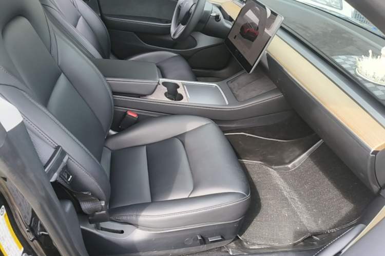 Used Tesla Model 3 2022 Rear-Wheel-Drive Version Right Front Seat