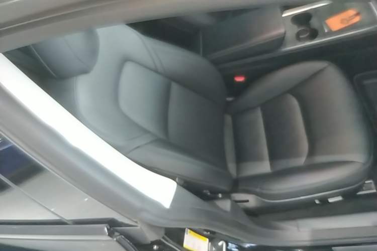 Used Tesla Model 3 2022 Rear-Wheel-Drive Version Right Front Seat