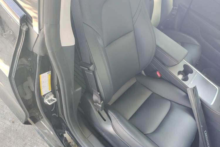 Used Tesla Model 3 2022 Rear-Wheel-Drive Version Right Front Seat
