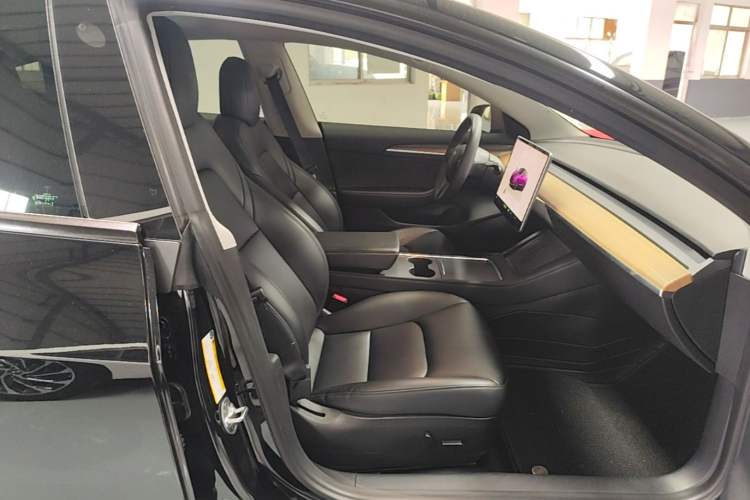 Used Tesla Model 3 2022 Rear-Wheel-Drive Version Right Front Seat