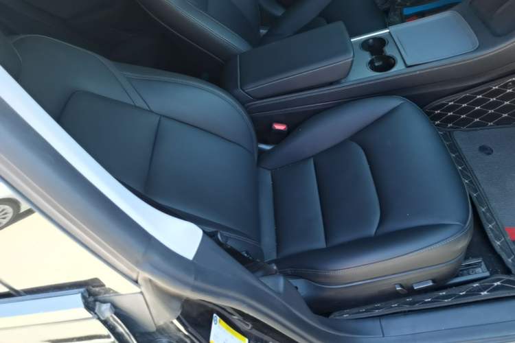 Used Tesla Model 3 2022 Rear-Wheel-Drive Version Right Front Seat