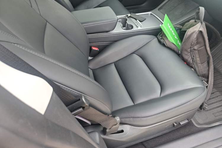 Used Tesla Model 3 2022 Rear-Wheel-Drive Version Right Front Seat