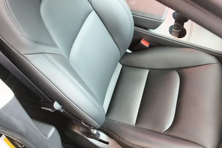 Used Tesla Model 3 2022 Rear-Wheel-Drive Version Right Front Seat