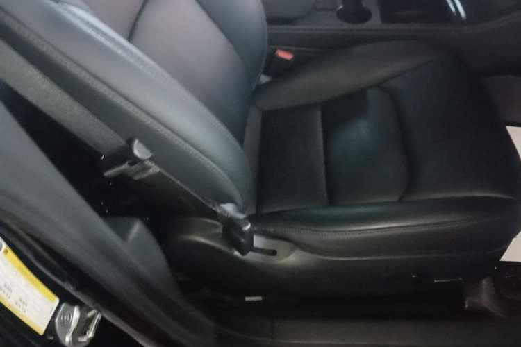 Used Tesla Model 3 2022 Performance High-Performance All-Wheel-Drive Version Right Front Seat