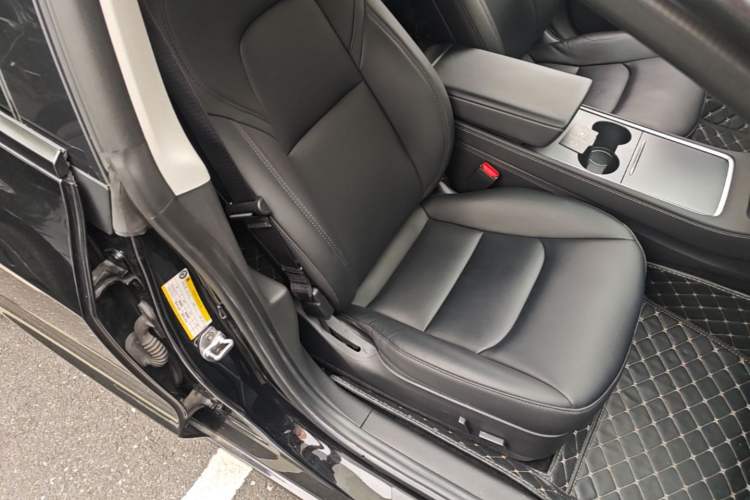 Used Tesla Model 3 2022 Rear-Wheel-Drive Version Right Front Seat