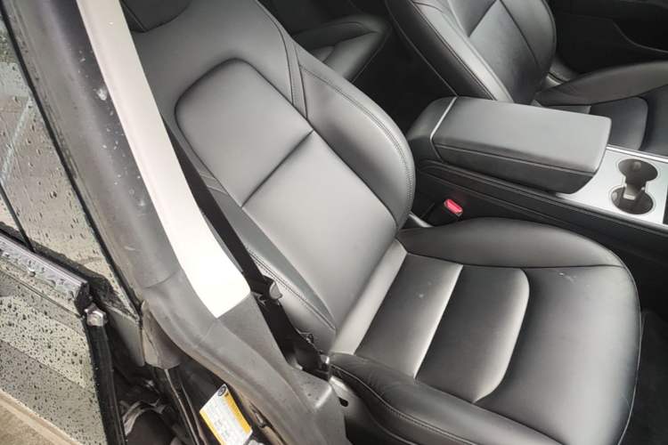 Used Tesla Model 3 2022 Rear-Wheel-Drive Version Right Front Seat