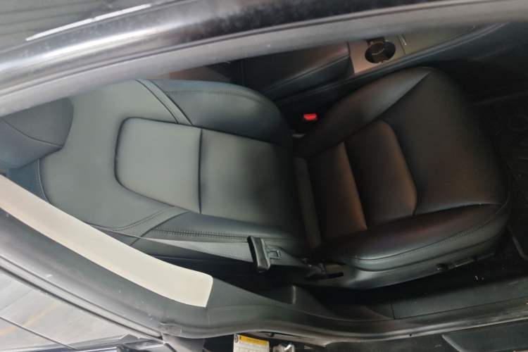 Used Tesla Model 3 2022 Rear-Wheel-Drive Version Right Front Seat