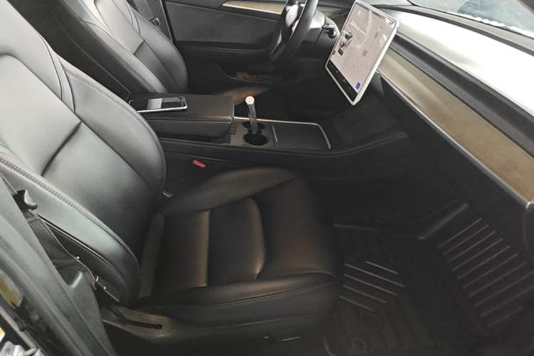 Used Tesla Model 3 2022 Rear-Wheel-Drive Version Right Front Seat