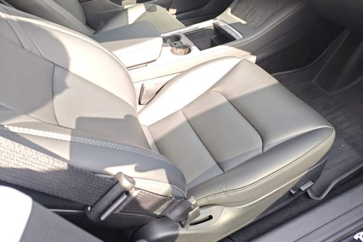 Used Tesla Model 3 2022 Rear-Wheel-Drive Version Right Front Seat