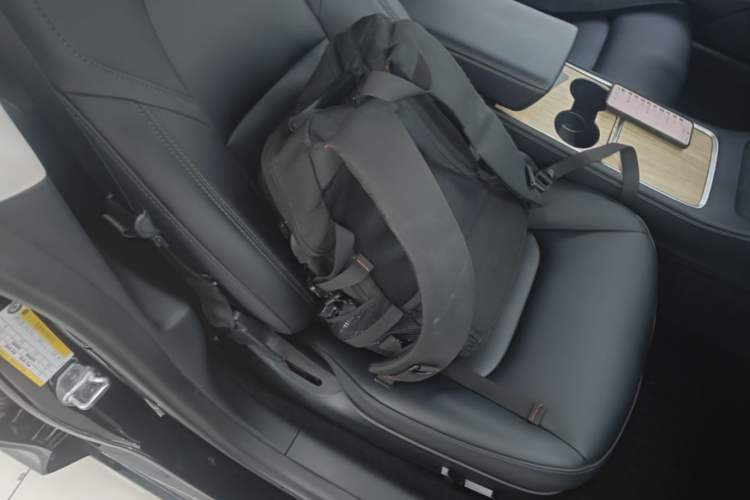 Used Tesla Model 3 2022 Rear-Wheel-Drive Version Right Front Seat