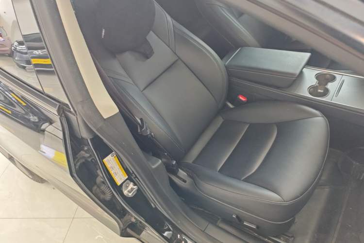 Used Tesla Model 3 2022 Rear-Wheel-Drive Version Right Front Seat