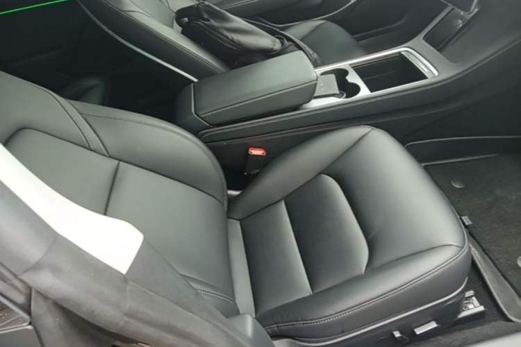 Used Tesla Model 3 2022 Rear-Wheel-Drive Version Right Front Seat