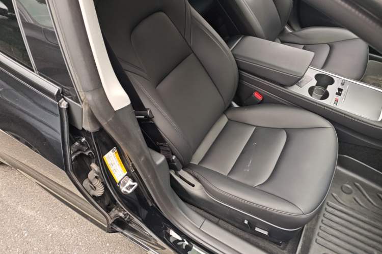 Used Tesla Model 3 2022 Rear-Wheel-Drive Version Right Front Seat