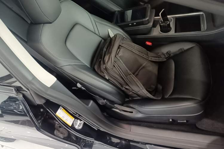 Used Tesla Model 3 2022 Rear-Wheel-Drive Version Right Front Seat