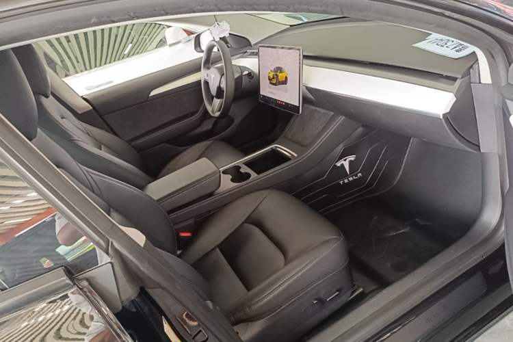 Used Tesla Model 3 2022 Rear-Wheel-Drive Version Right Front Seat