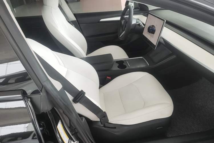 Used Tesla Model 3 2022 Rear-Wheel-Drive Version Right Front Seat