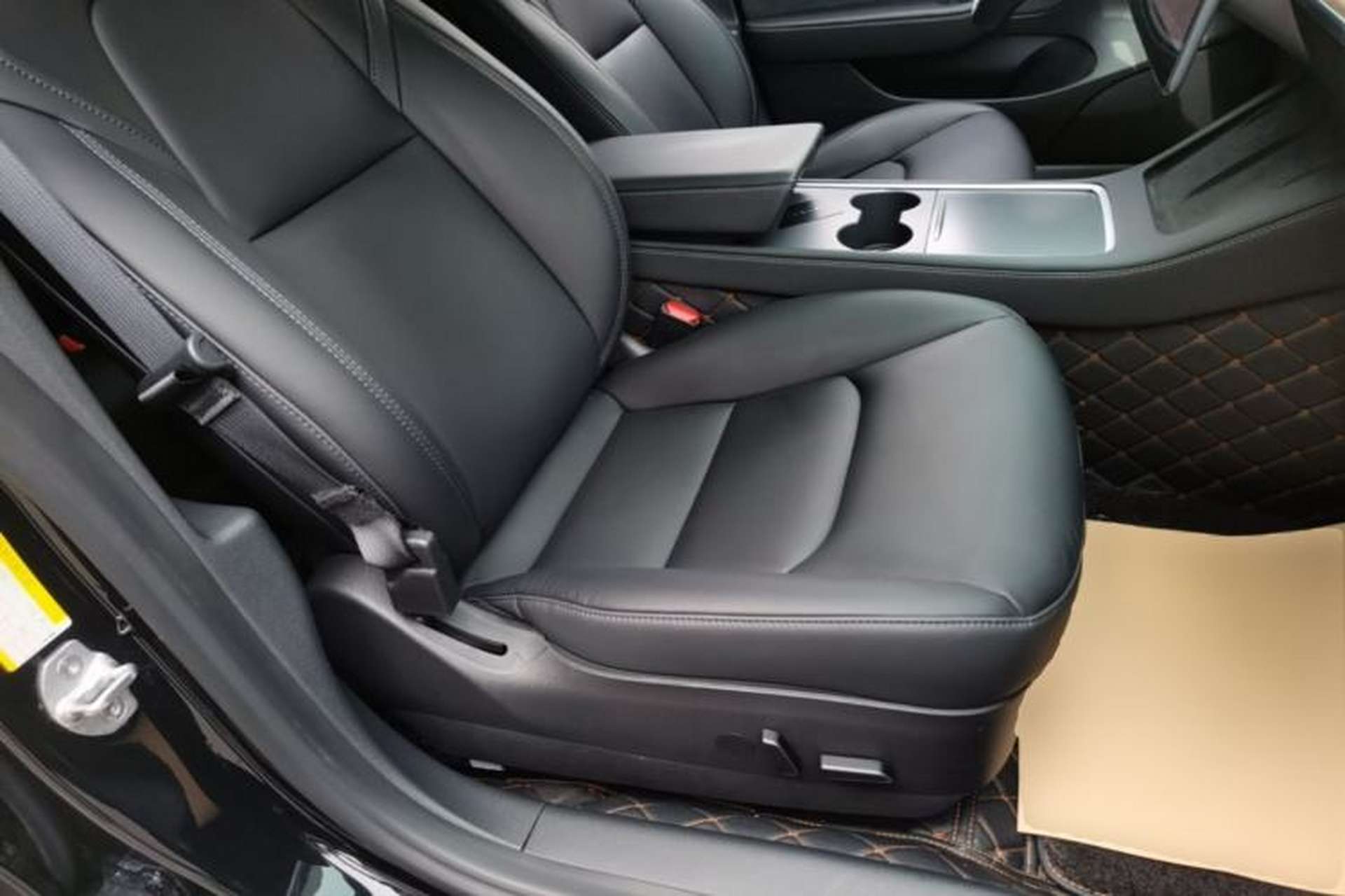 Used Tesla Model 3 2022 Rear-Wheel-Drive Version Right Front Seat