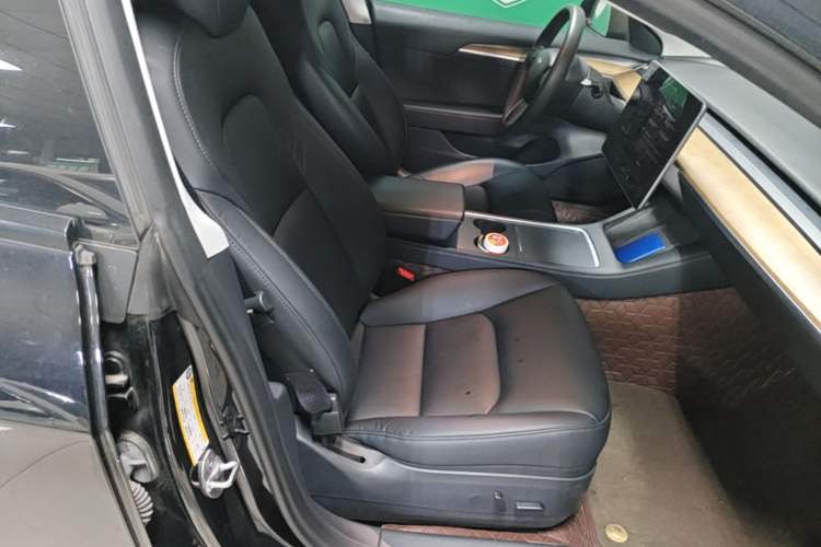 Used Tesla Model 3 2022 Rear-Wheel-Drive Version Right Front Seat