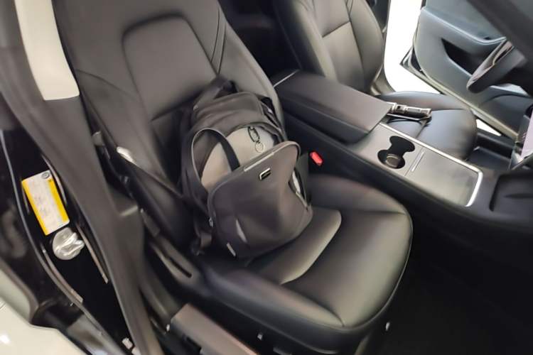 Used Tesla Model 3 2022 Rear-Wheel-Drive Version Right Front Seat