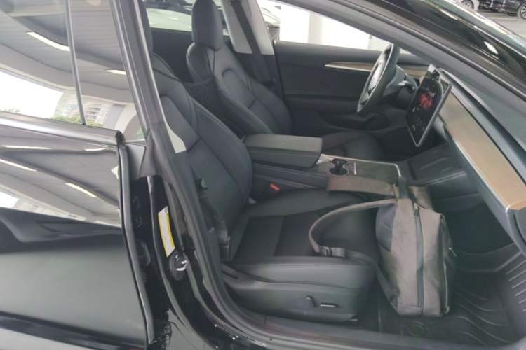 Used Tesla Model 3 2022 Rear-Wheel-Drive Version Right Front Seat