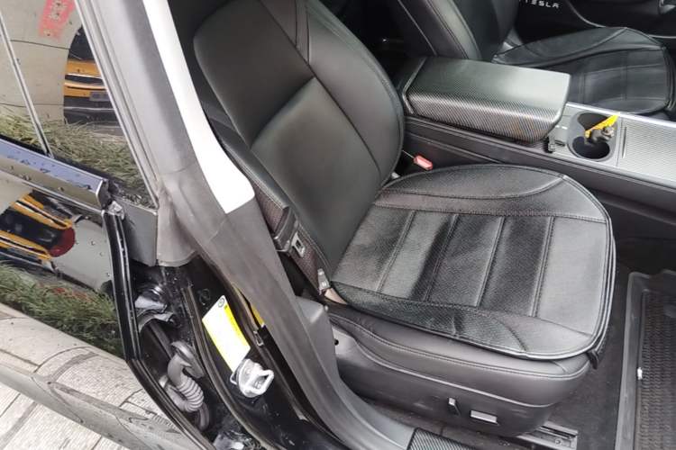 Used Tesla Model 3 2022 Rear-Wheel-Drive Version Right Front Seat