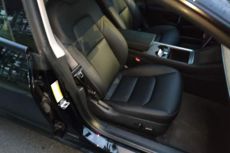 Used Tesla Model 3 2022 Rear-Wheel-Drive Version Right Front Seat